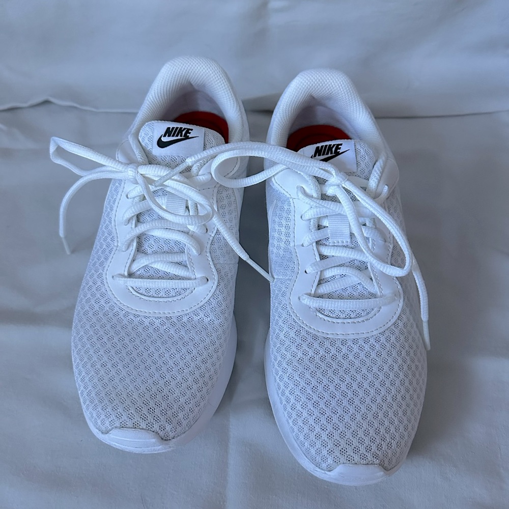 White Nike Tanjun Sneaker - size 7.5